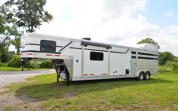 Livestock Trailers with Living Quarters