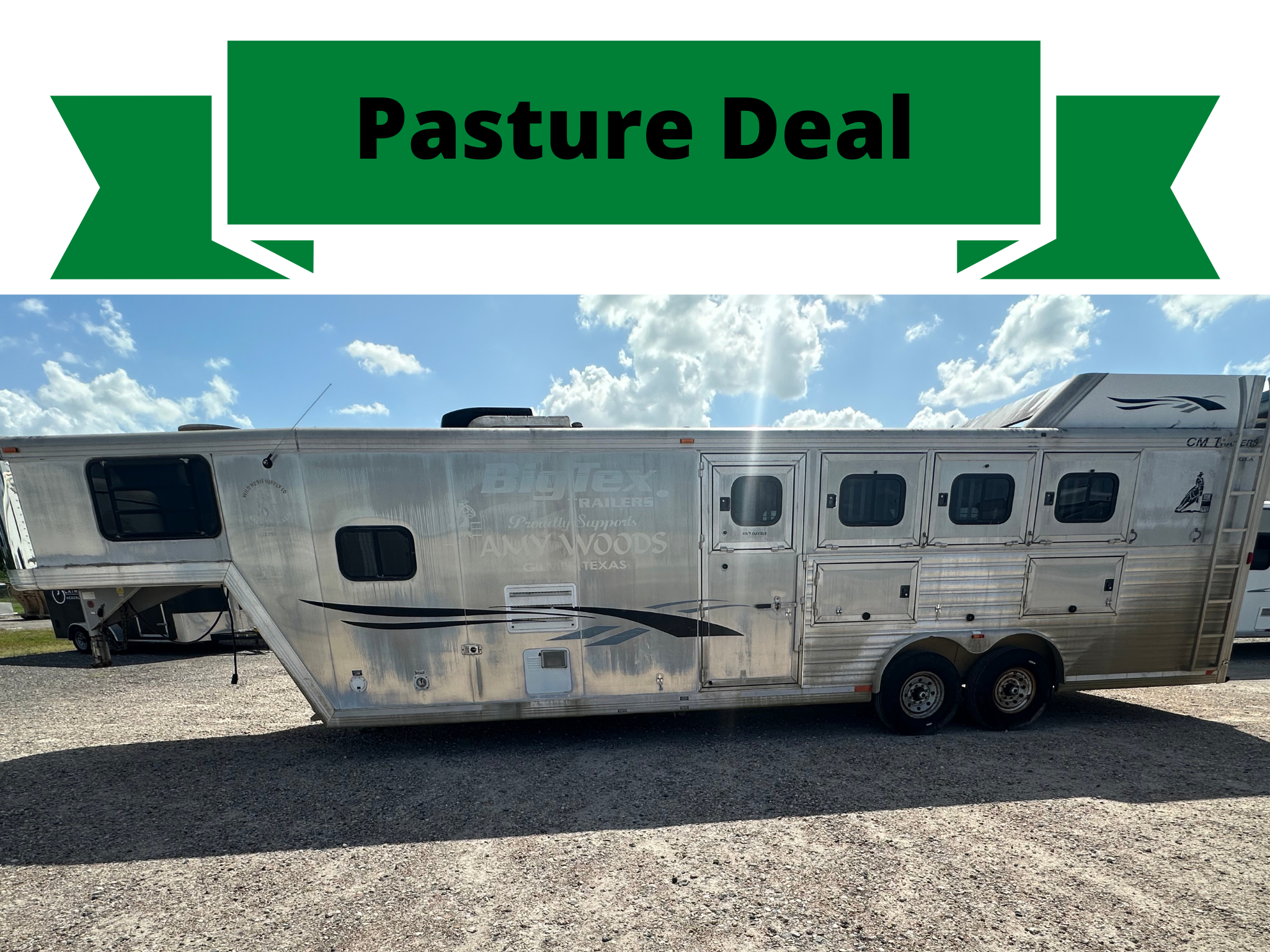 2001 CM 4 Horse Slant Load 10' Living Quarters