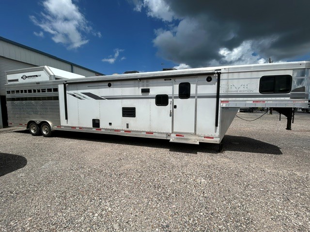 2019 SMC Laramie 4 Horse Slant Load 13' Living Quarters