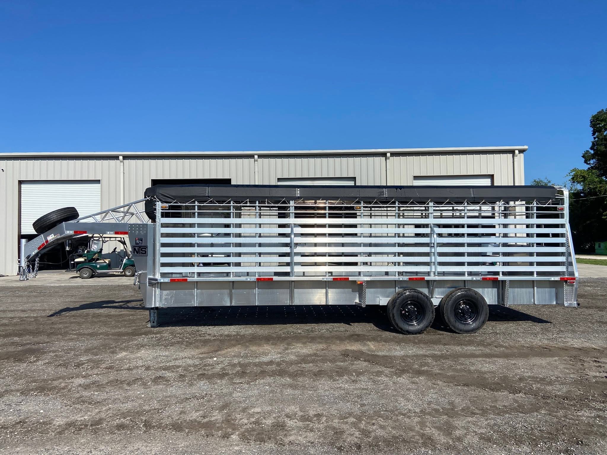 2026 WW 24' Livestock Gooseneck Trailer