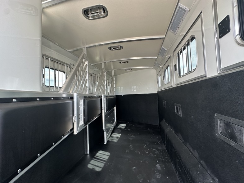 Trailer Photo 6